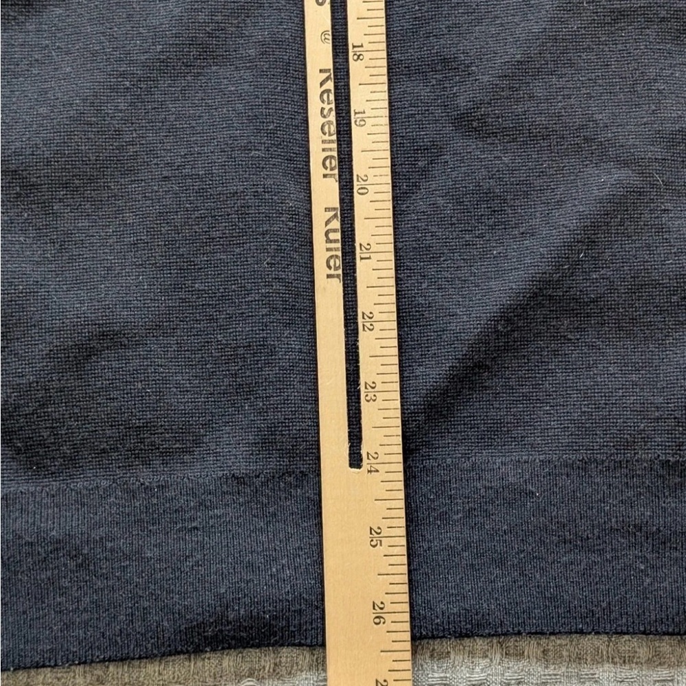 Taylor Stitch Merino Wool Zip Hoodie – Navy
Men’s Size SMALL - Picture 9 of 13